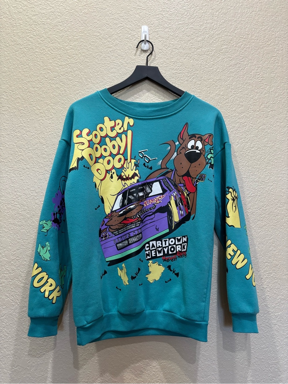 Vintage 90’s Scooby Doo Cartoon Network New York Racing Sweatshirt Logo All Over